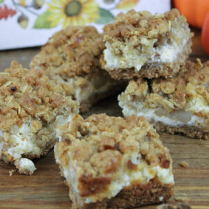Apple Crumble Cheesecake Bars
