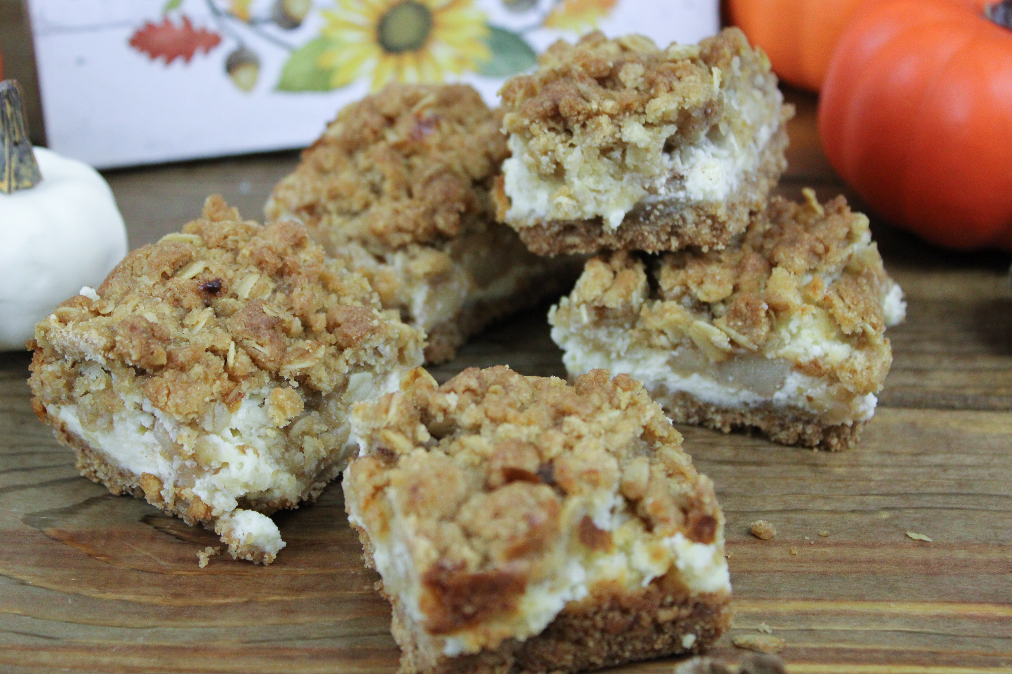 Apple Crumble Cheesecake Bars